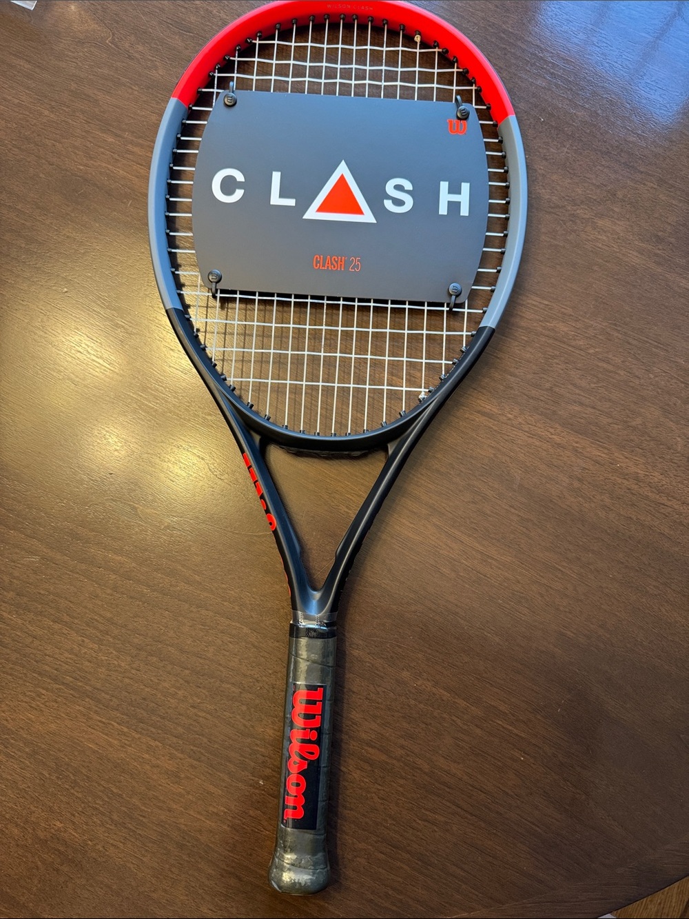 Wilson Clash Junior Tennis Racket Grip - premium racquet for ages 8-10 (45”-55”)